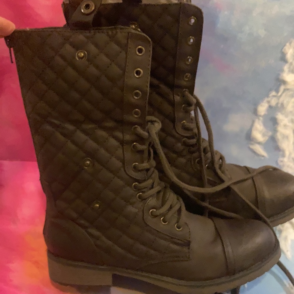 Vegan "leather" combat boots brown with vegan "fur" on the inside women’s 9